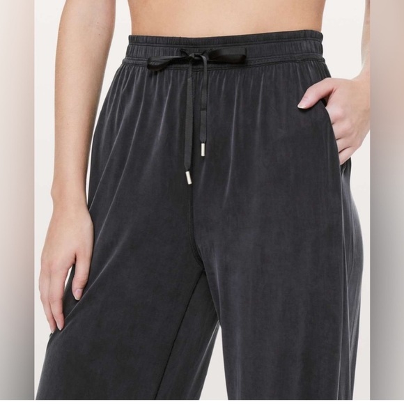 lululemon Softstreme High-Rise Pant in Black Size 2 New with Tag! - Picture 3 of 8